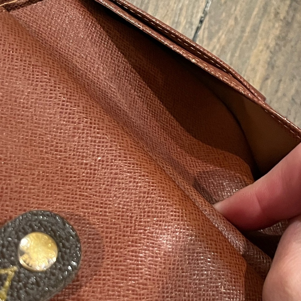 Authentic LV monogram kisslock wallet - Picture 3 of 16